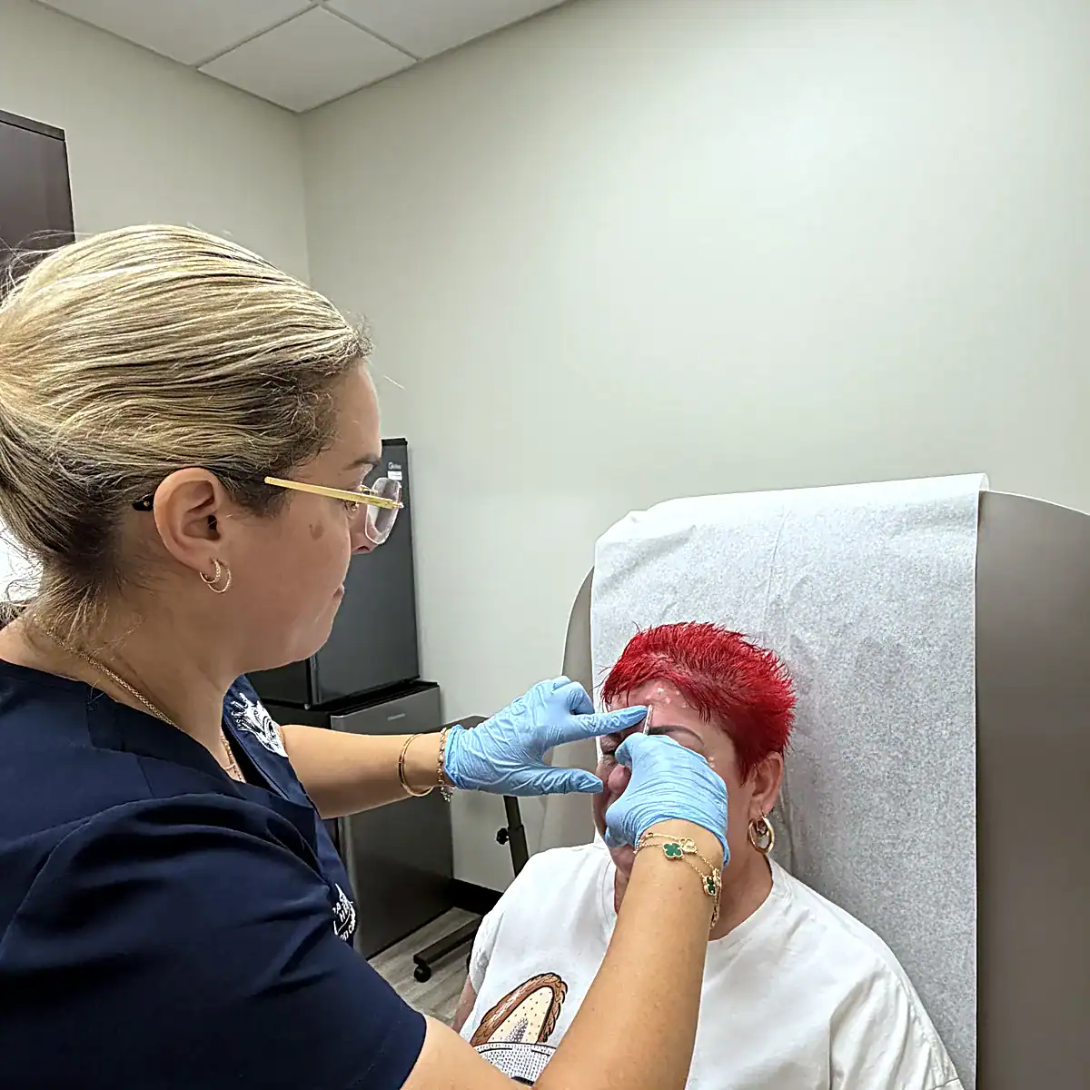 Aesthetic medicine treatment performed by a PassQual Health clinician